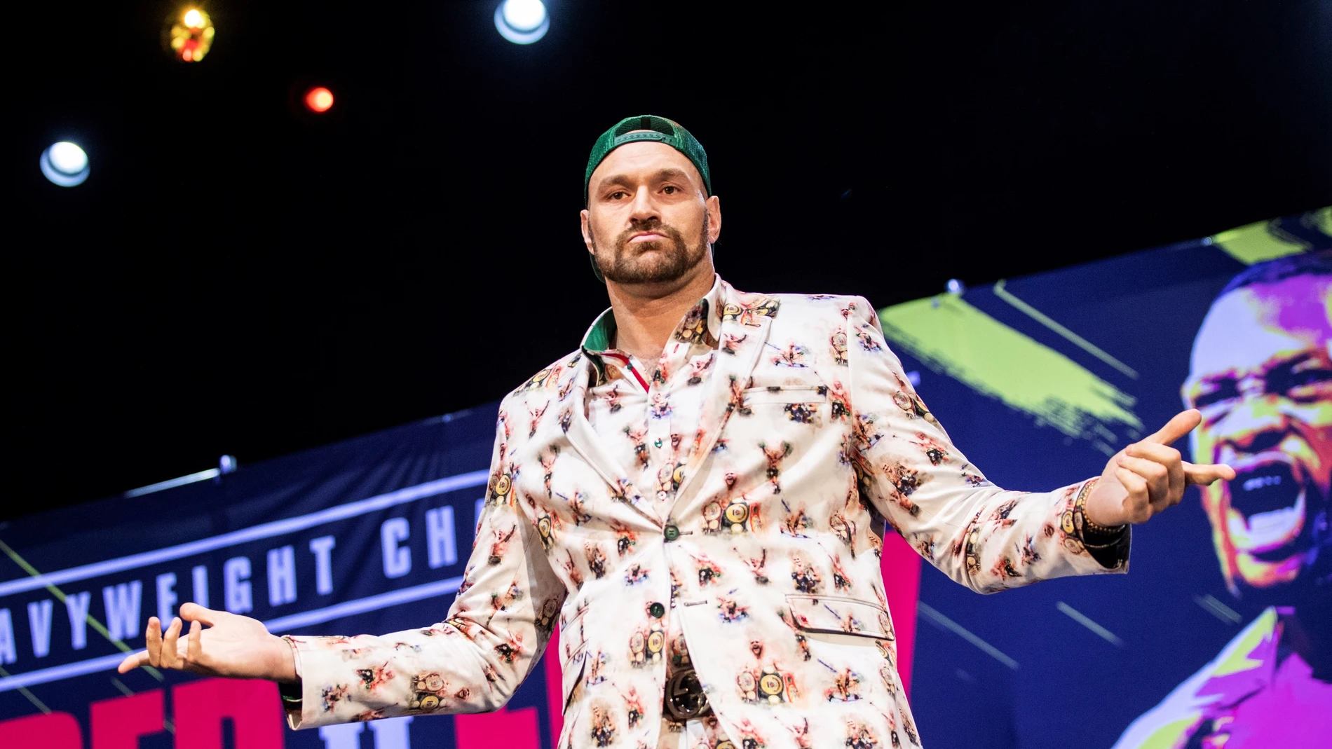 Tyson Fury durante una conferencia de prensa antes de su segunda pelea con Deontay Wilder Tyson Fury durante una conferencia de prensa antes de su segunda pelea con Deontay Wilder