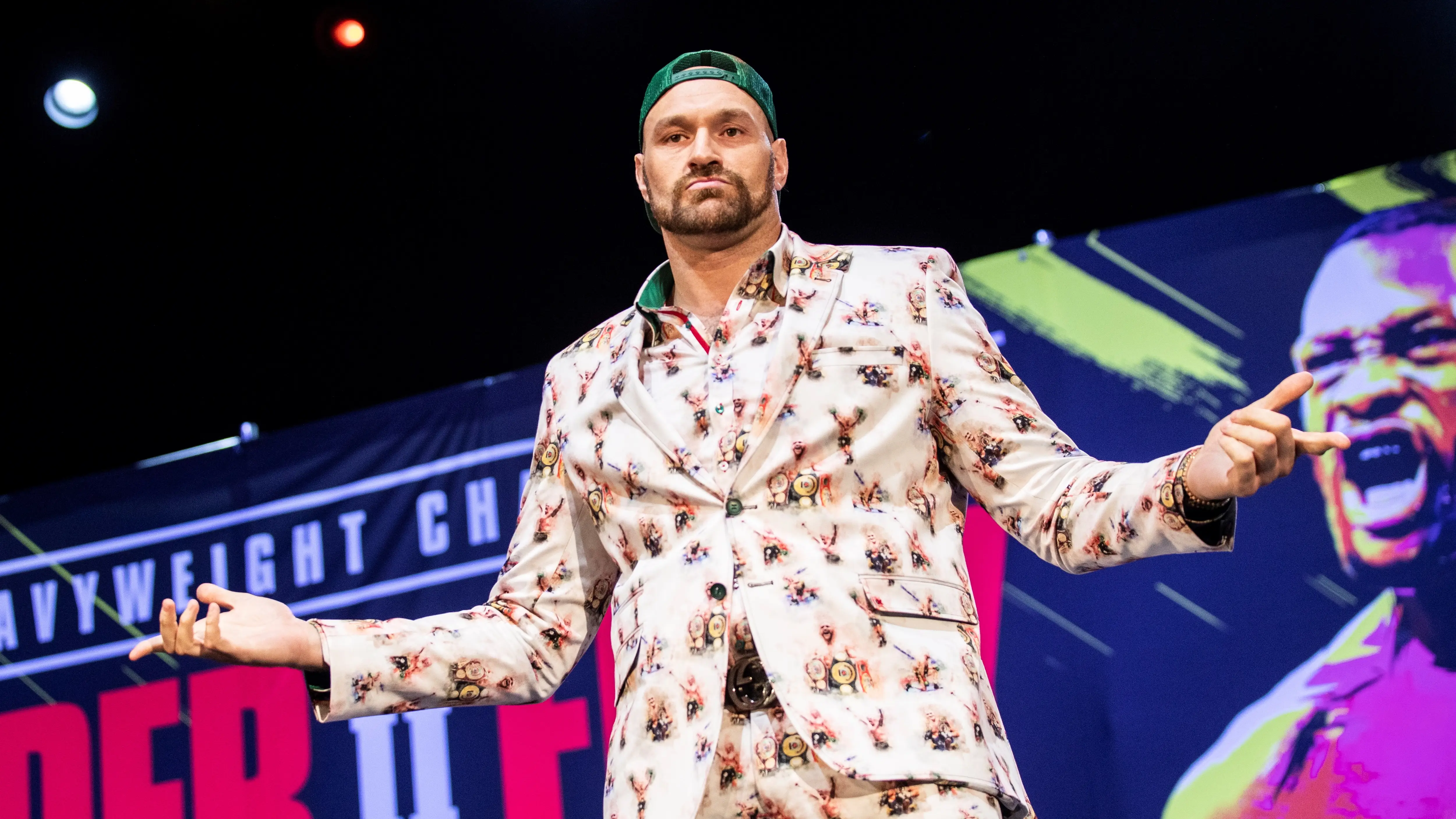 Tyson Fury durante una conferencia de prensa antes de su segunda pelea con Deontay Wilder Tyson Fury durante una conferencia de prensa antes de su segunda pelea con Deontay Wilder