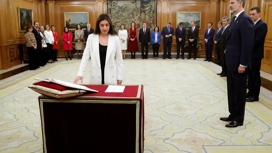 RAE aclara que no es "gramaticalmente aceptable" hablar de Consejo de Ministras si hay ministros varones
