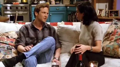 Stan Kirsch y Courteney Cox en 'Friends' Stan Kirsch y Courteney Cox en 'Friends'