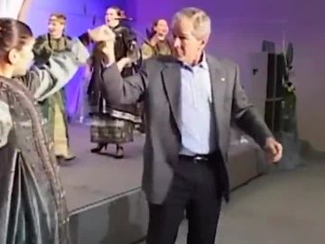 Putin y Bush bailando en el Kremlin