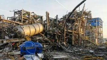 Primeras imágenes de la zona cero de la petroquímica de Tarragona tras la explosión Primeras imágenes de la zona cero de la petroquímica de Tarragona tras la explosión
