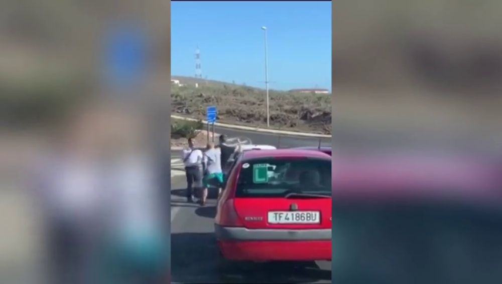 Dos conductores se enfrentan a puñetazos tras una discusión de tráfico en Tenerife