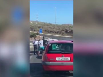 Dos conductores se enfrentan a puñetazos tras una discusión de tráfico en Tenerife