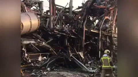 El vídeo que muestra el interior de la fábrica tras la explosión de Taragona El vídeo que muestra el interior de la fábrica tras la explosión de Taragona