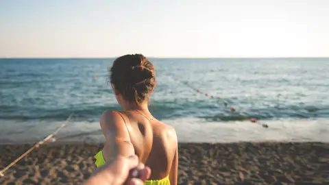 Una influencer se hace una de las típicas fotos de Instagram Una influencer se hace una de las típicas fotos de Instagram