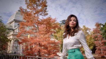 Amelia Ledesma posa en el parque de El Retiro de Madrid