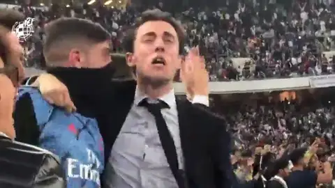 La locura de Fede Valverde con el penalti de Ramos en la grada tras su expulsión La locura de Fede Valverde con el penalti de Ramos en la grada tras su expulsión