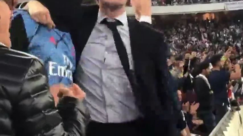 La locura de Fede Valverde con el penalti de Ramos en la grada tras su expulsión La locura de Fede Valverde con el penalti de Ramos en la grada tras su expulsión