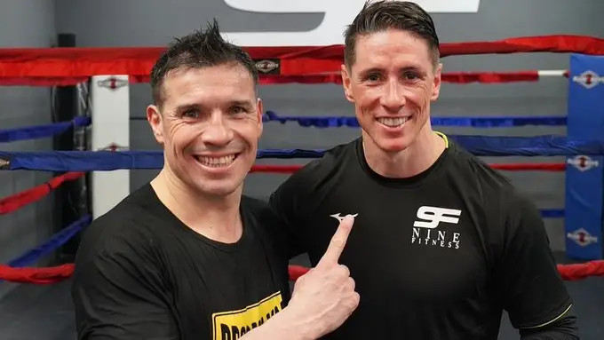 Fernando Torres junto a Maravilla Martínez practicando boxeo Fernando Torres junto a Maravilla Martínez practicando boxeo