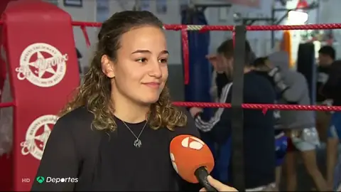 Sofía Martos, la española que ha decidido dejar los estudios por el Muay Thai: "Dejo muchas cosas, dejo a mi familia, mis amigos, es muy dificil" Sofía Martos, la española que ha decidido dejar los estudios por el Muay Thai: "Dejo muchas cosas, dejo a mi familia, mis amigos, es muy dificil"