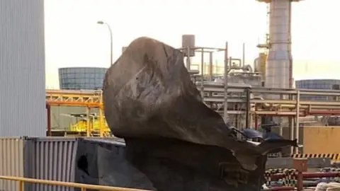 Proyectil que salió despedido tras la explosión de la fábrica Proyectil que salió despedido tras la explosión de la fábrica