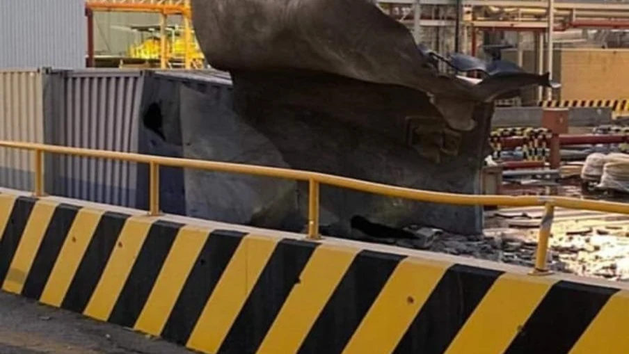 Proyectil que sali&oacute; despedido tras la explosi&oacute;n de la f&aacute;brica