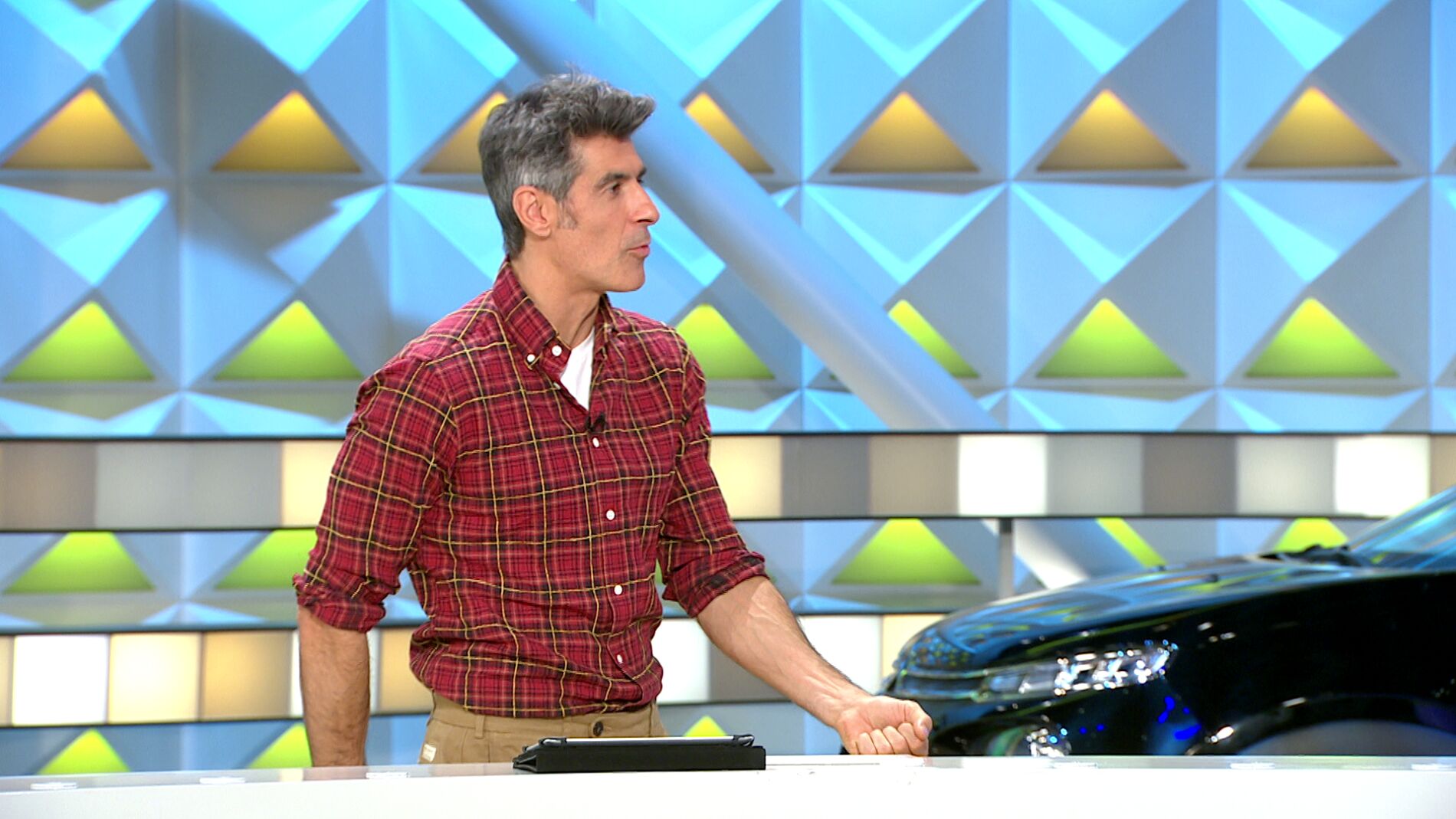 Jorge Fern&aacute;ndez, entusiasmado con el nuevo invento descubierto en 'La ruleta de la suerte' 