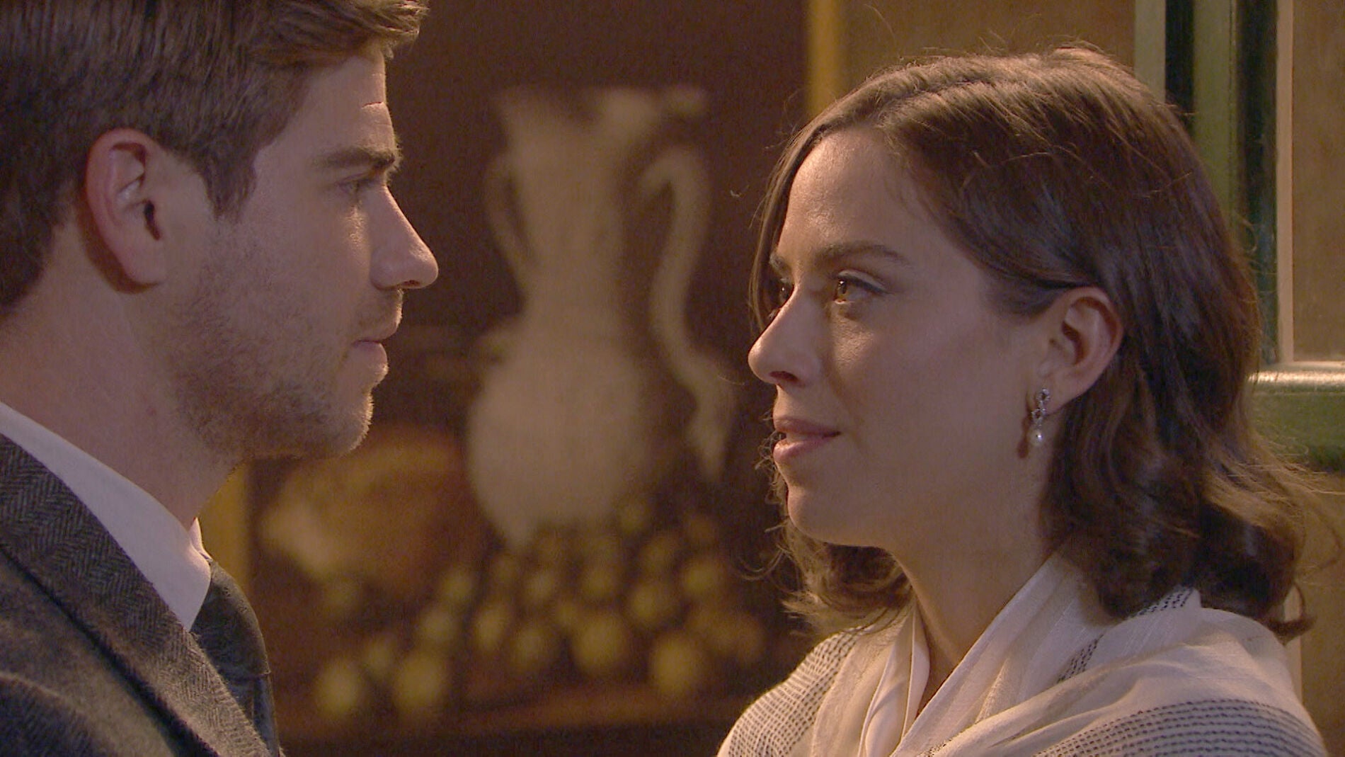 El sospechoso acercamiento entre Adolfo y Marta