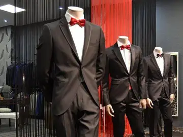 Escaparate con trajes de novios de la tienda 'Pascual Bilbao' Escaparate con trajes de novios de la tienda 'Pascual Bilbao'