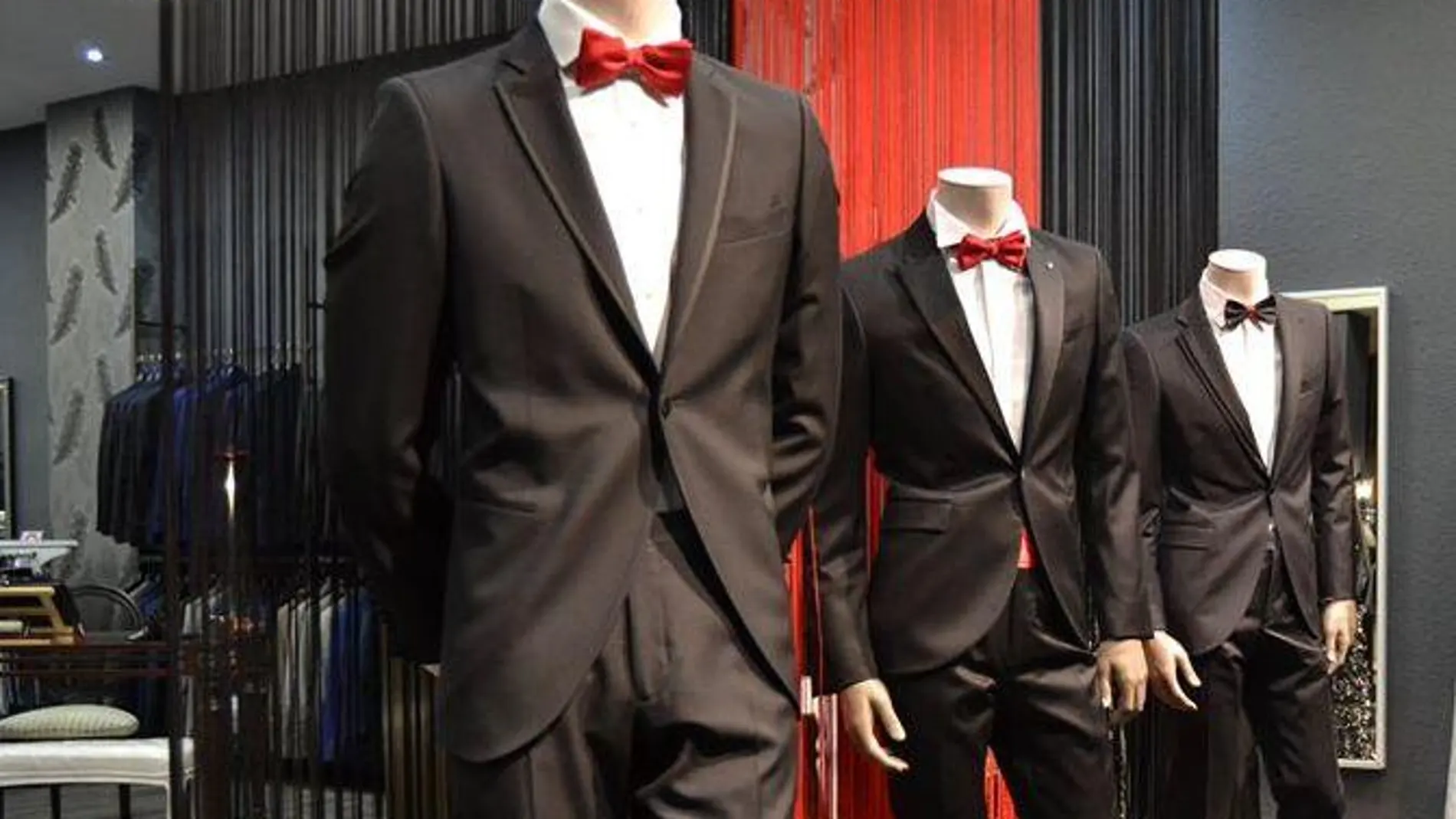 Escaparate con trajes de novios de la tienda 'Pascual Bilbao' Escaparate con trajes de novios de la tienda 'Pascual Bilbao'