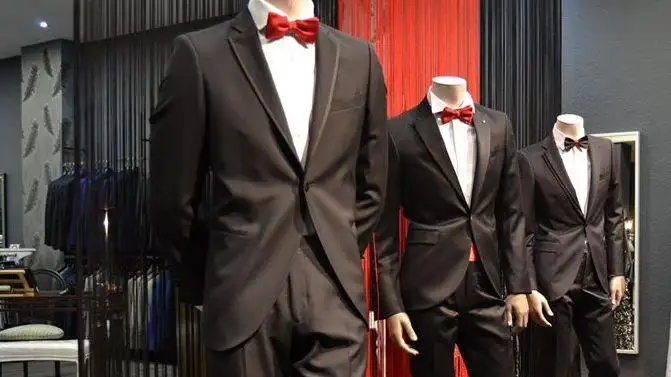 Escaparate con trajes de novios de la tienda 'Pascual Bilbao' Escaparate con trajes de novios de la tienda 'Pascual Bilbao'