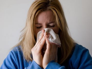 Mujer con gripe