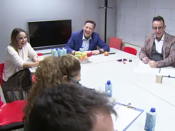 Una cámara de ‘Tu cara me suena’ sigue al jurado durante toda la grabación… ¡Así trabajan! Una cámara de ‘Tu cara me suena’ sigue al jurado durante toda la grabación… ¡Así trabajan!