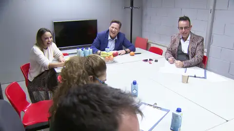 Una cámara de ‘Tu cara me suena’ sigue al jurado durante toda la grabación… ¡Así trabajan! Una cámara de ‘Tu cara me suena’ sigue al jurado durante toda la grabación… ¡Así trabajan!