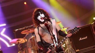 Mario Vaquerizo llena el plató de rock and roll con ‘I was made for lovin’ you baby’ de ‘Kiss’