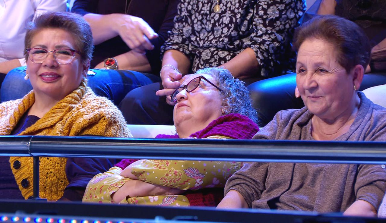 La siesta "de babilla y camisón" de una señora entre el público de '¡Ahora caigo!' La siesta "de babilla y camisón" de una señora entre el público de '¡Ahora caigo!'