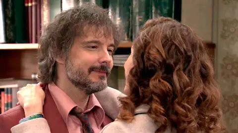 Guillermo decide ocultarle a Julia sus sospechas Guillermo decide ocultarle a Julia sus sospechas