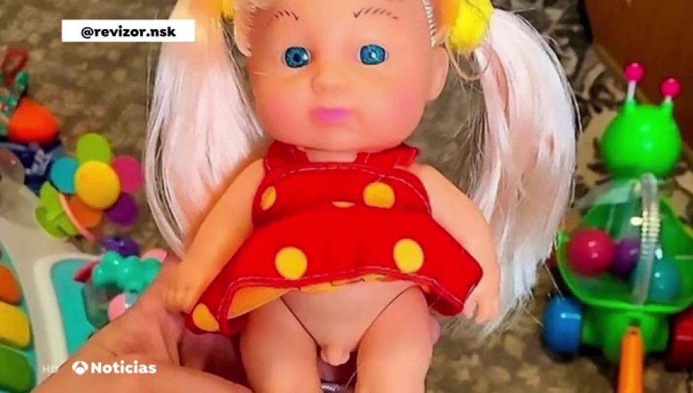 Polémica por la venta de una muñeca infantil con ropa de mujer y genitales masculinos
