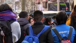 Niños a la salida de los colegios. Niños a la salida de los colegios