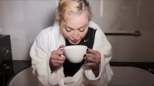 Madonna bebe su propia orina Instagram: Madonna