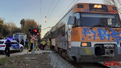 Un tren cercanías choca contra una barra hormigón entre Tordera y Maçanet sin causar heridos