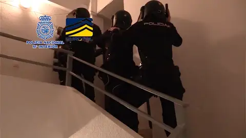 Desmantelan un punto de venta de droga en un local ocupado de L'Hospitalet Desmantelan un punto de venta de droga en un local ocupado de L'Hospitalet