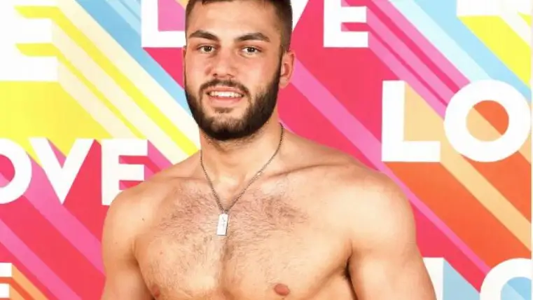 Finn Tapp, jugador del Oxford City y participante de 'Love Island' Finn Tapp, jugador del Oxford City y participante de 'Love Island'