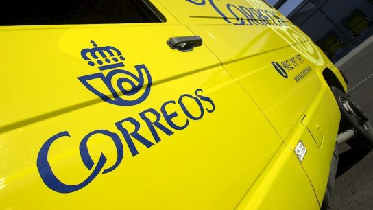 Imagen de archivo de una furgoneta de Correos