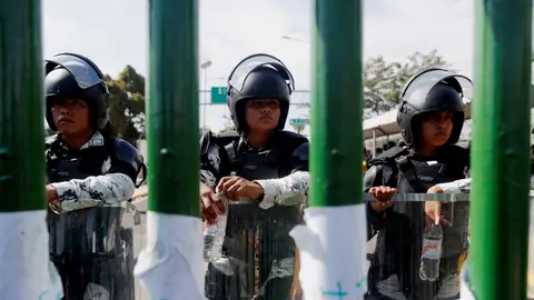 Más de 800 hondureños de la caravana pasan la frontera de Guatemala y México Más de 800 hondureños de la caravana pasan la frontera de Guatemala y México