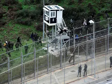 Salto a la valla de Ceuta Salto a la valla de Ceuta