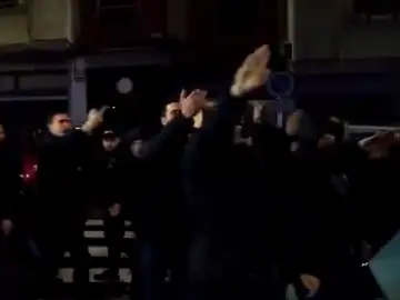 Radicales del Frente Atlético realizan el saludo nazi Radicales del Frente Atlético realizan el saludo nazi