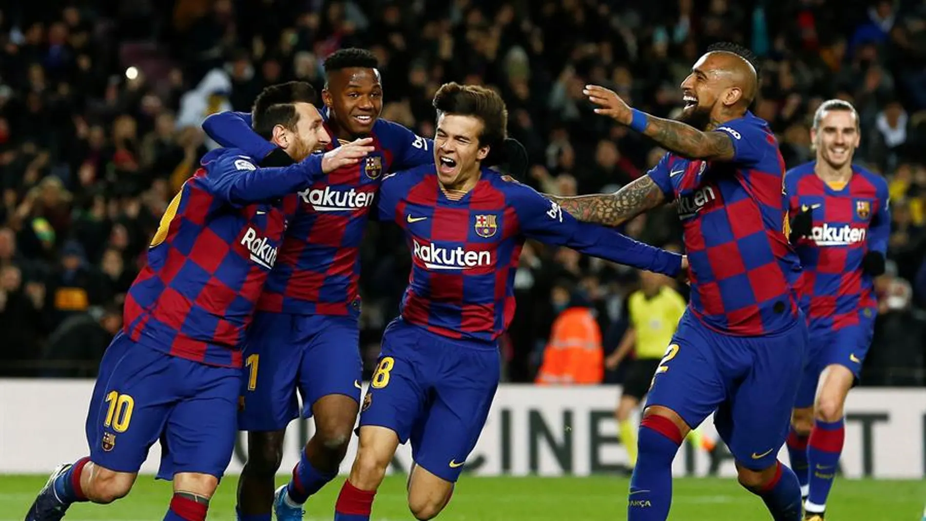 Los jugadores del Barcelona celebran el gol de Messi Los jugadores del Barcelona celebran el gol de Messi