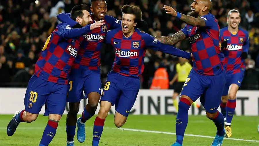Los jugadores del Barcelona celebran el gol de Messi Los jugadores del Barcelona celebran el gol de Messi