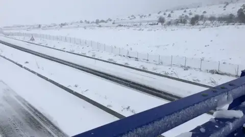 Una gran nevada incomunica la localidad alicantina de Villena Una gran nevada incomunica la localidad alicantina de Villena