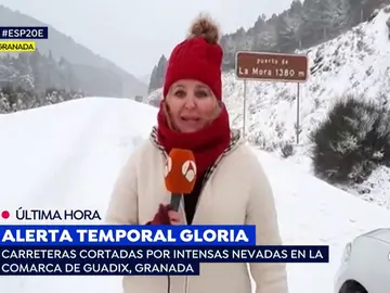 Reportera, atrapada por el temporal. Reportera, atrapada por el temporal.