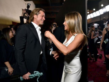 Brad Pitt y Jennifer Aniston, en el backstage de los Premios SAG