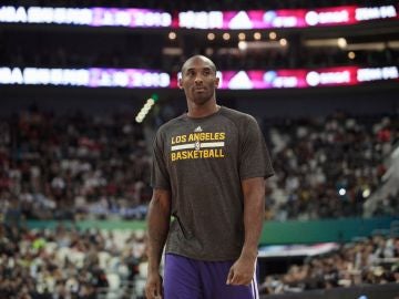 Kobe Bryant, antes de un partido con los Lakers