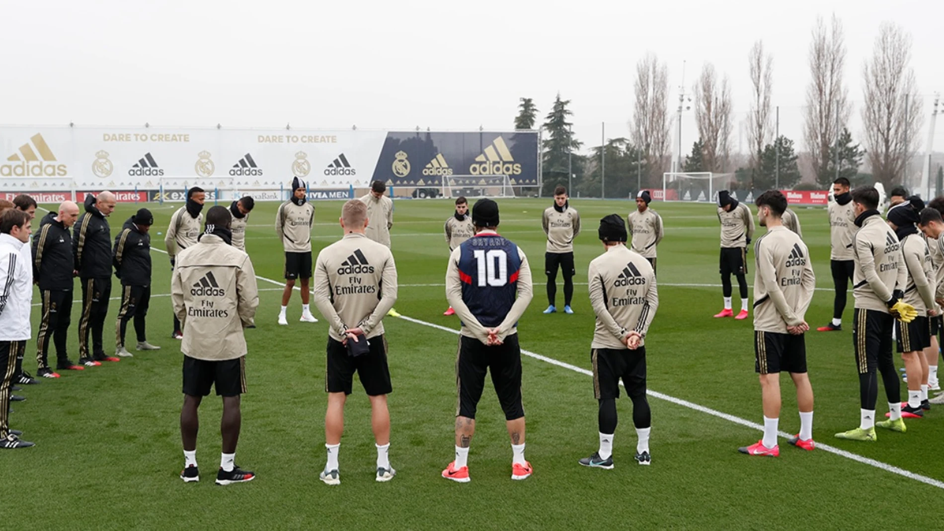 Minuto de silencio por Kobe Bryant en Valdebebas Minuto de silencio por Kobe Bryant en Valdebebas