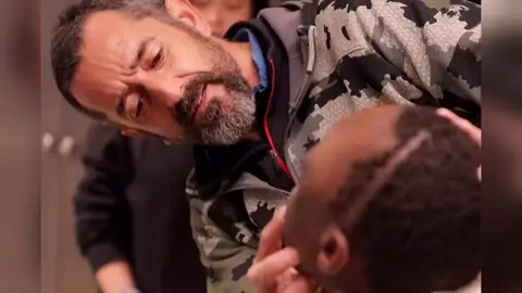 El doctor Cavadas extirpa un tumor a un niño de 10 años "más grande que su cabeza" El doctor Cavadas extirpa un tumor a un niño de 10 años "más grande que su cabeza"