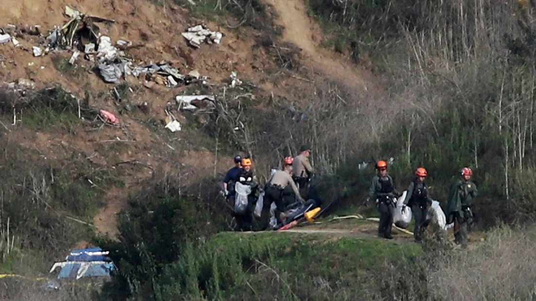 Retiran los cuerpos del lugar del accidente Retiran los cuerpos del lugar del accidente