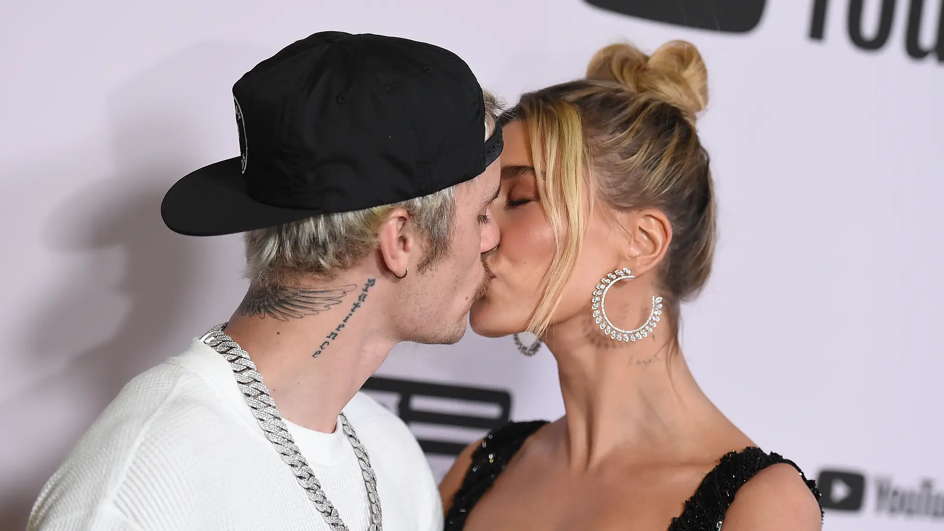 El beso de Justin Bieber y Hailey Baldwin 
