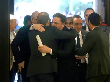 El abrazo entre Quim Torra y Oriol Junqueras El abrazo entre Quim Torra y Oriol Junqueras