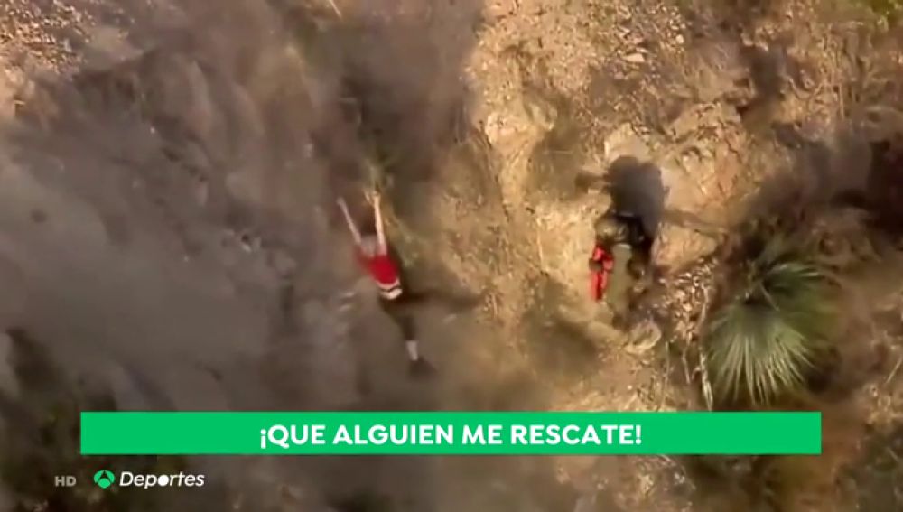 Una excursionista, salvada un segundo antes de precipitarse por un acantilado en una zona montañoza de Los Ángeles